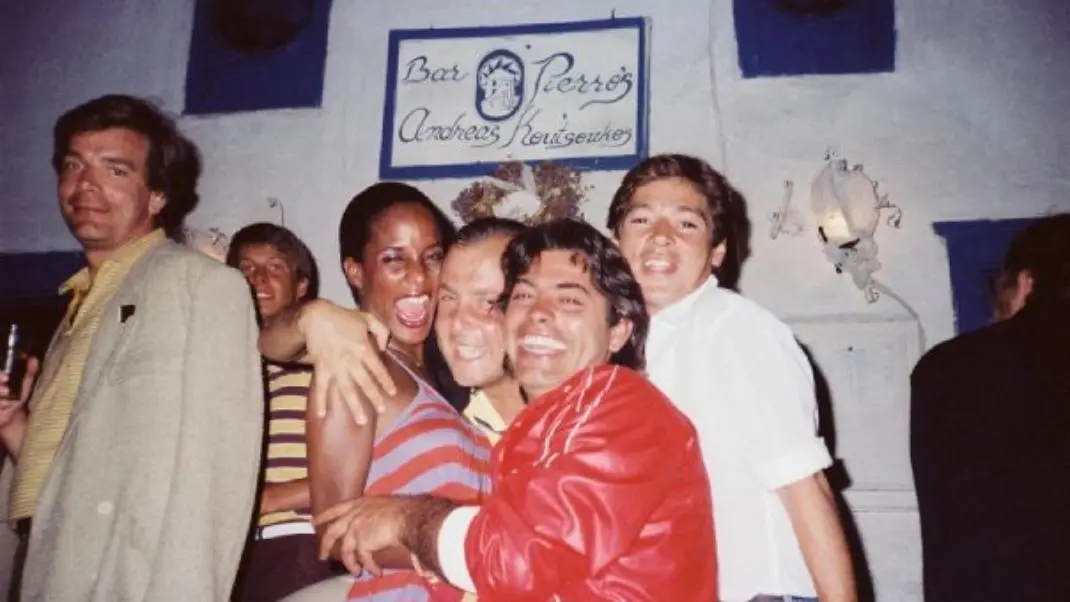 Pierros: Η ιστορία του πιο εμβληματικού μπαρ της Μυκόνου